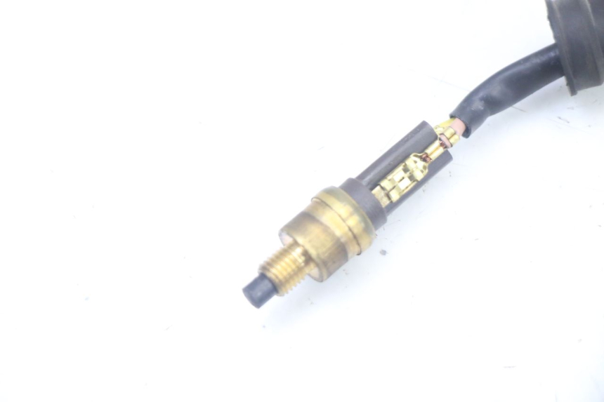 photo de INTERRUPTOR DE LUZ DE FREIO DIREITO YAMAHA WHY 50 (1998 - 2000) - Zoom do estado de desgaste