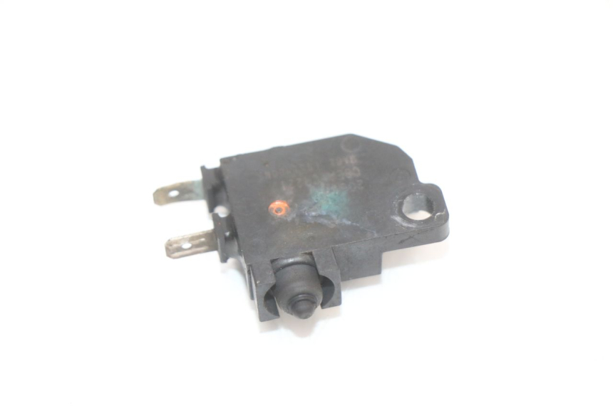 photo de INTERRUPTOR DE LUZ DE FREIO DIREITO YAMAHA XMAX X-MAX ABS 125 (2017 - 2020) - Zoom do estado de desgaste