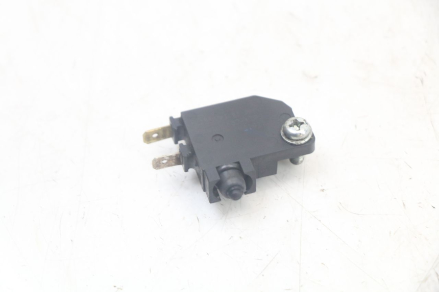 photo de INTERRUPTOR DE LUZ DE FREIO DIREITO YAMAHA XMAX X-MAX ABS 125 (2017 - 2020) - Detalhe da peça