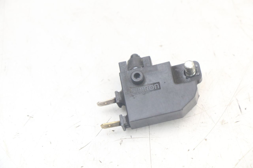 photo de INTERRUPTOR DE LUZ DE FREIO DIREITO YAMAHA XMAX X-MAX ABS 125 (2017 - 2020) - Zoom do estado de desgaste