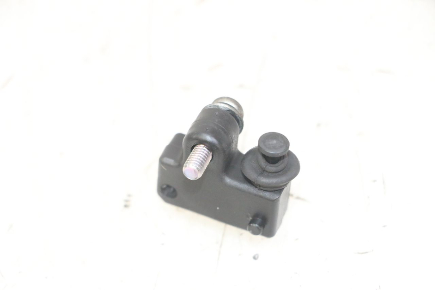 photo de INTERRUPTOR DE LUZ DE FREIO DIREITO YAMAHA X-MAX XMAX 125 (2010 - 2013) - Zoom do estado de desgaste