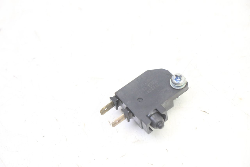 photo de INTERRUPTOR DE LUZ DE FREIO DIREITO YAMAHA XMAX X-MAX 125 (2021 - 2025) - Detalhe da peça