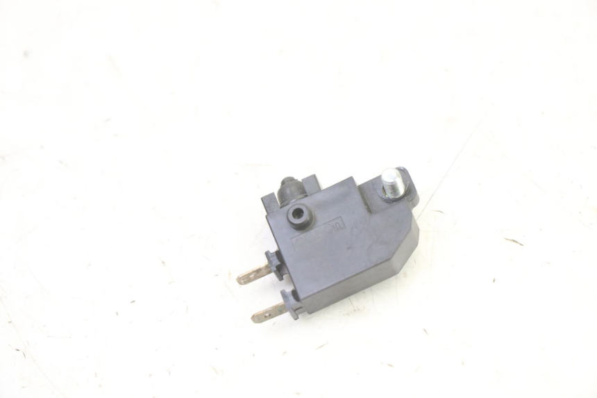 photo de INTERRUPTOR DE LUZ DE FREIO DIREITO YAMAHA XMAX X-MAX 125 (2021 - 2025) - Zoom do estado de desgaste