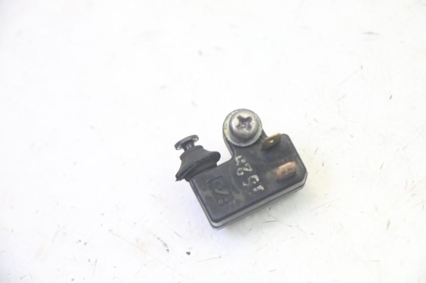 photo de INTERRUPTOR DE LUZ DE FREIO DIREITO YAMAHA X-MAX XMAX 125 (2010 - 2013) - Vista principal