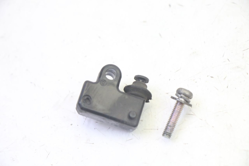 photo de INTERRUPTOR DE LUZ DE FREIO DIREITO YAMAHA X-MAX XMAX 125 (2010 - 2013) - Zoom do estado de desgaste