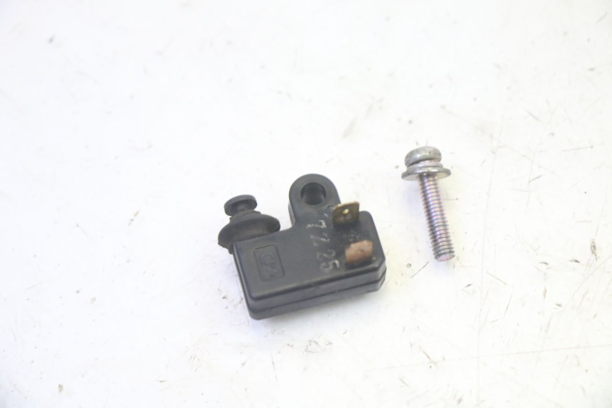 photo de INTERRUPTOR DE LUZ DE FREIO DIREITO YAMAHA X-MAX XMAX 250 (2006 - 2009) - Vista principal