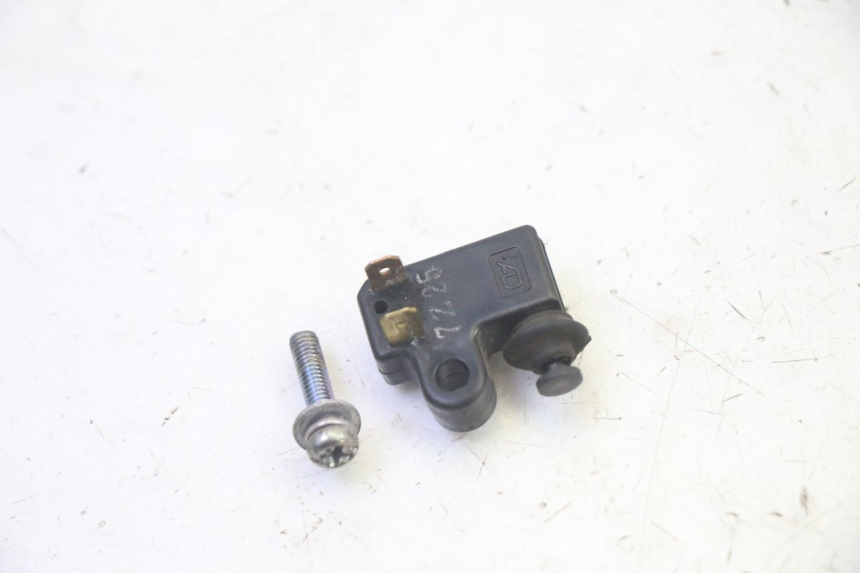 photo de INTERRUPTOR DE LUZ DE FREIO DIREITO YAMAHA X-MAX XMAX 250 (2006 - 2009) - Detalhe da peça