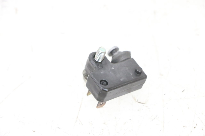 photo de INTERRUPTOR DE LUZ DE FREIO DIREITO YAMAHA XMAX X-MAX 125 (2006 - 2009) - Detalhe da peça