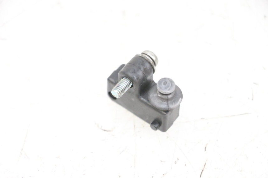 photo de INTERRUPTOR DE LUZ DE FREIO DIREITO YAMAHA XMAX X-MAX 125 (2006 - 2009) - Zoom do estado de desgaste