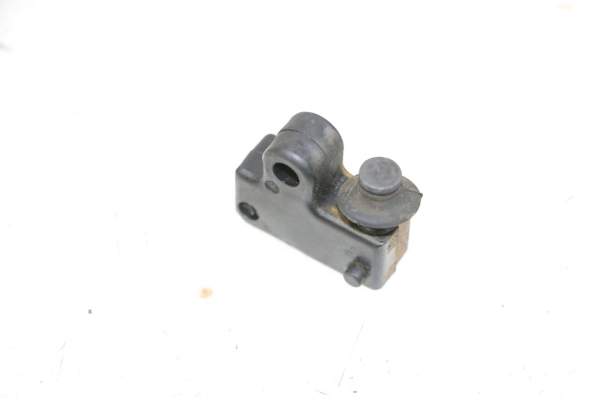 photo de INTERRUPTOR DE LUZ DE FREIO DIREITO YAMAHA XMAX X-MAX 125 (2006 - 2009) - Zoom do estado de desgaste