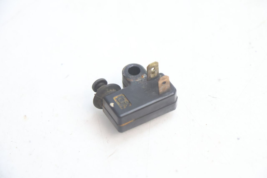 photo de INTERRUPTOR DE LUZ DE FREIO DIREITO YAMAHA XMAX X-MAX 125 (2006 - 2009) - Vista principal