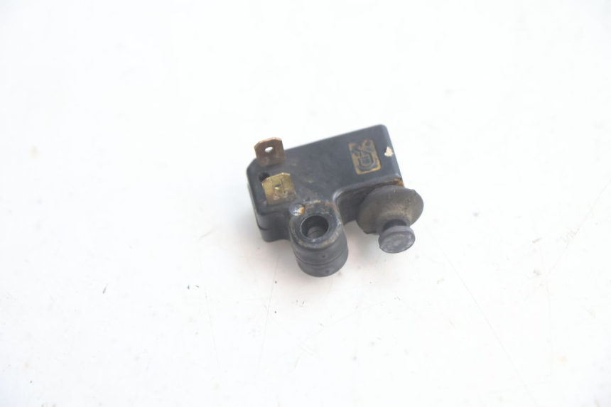 photo de INTERRUPTOR DE LUZ DE FREIO DIREITO YAMAHA XMAX X-MAX 125 (2006 - 2009) - Detalhe da peça