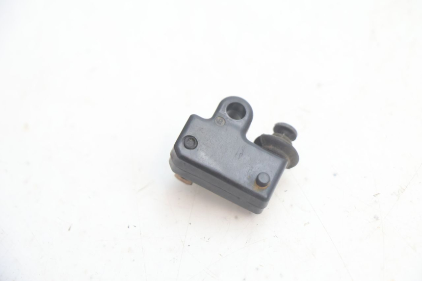 photo de INTERRUPTOR DE LUZ DE FREIO DIREITO YAMAHA XMAX X-MAX 125 (2006 - 2009) - Zoom do estado de desgaste
