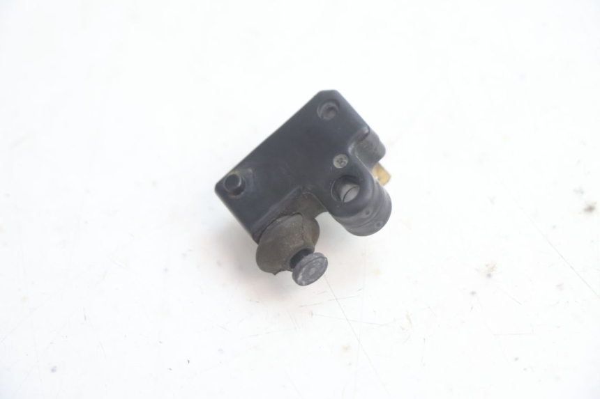 photo de INTERRUPTOR DE LUZ DE FREIO DIREITO YAMAHA XMAX X-MAX 125 (2006 - 2009) - Outro ângulo de visão