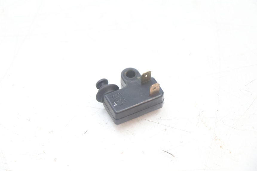 photo de INTERRUPTOR DE LUZ DE FREIO DIREITO YAMAHA XMAX X-MAX 125 (2006 - 2009) - Vista principal