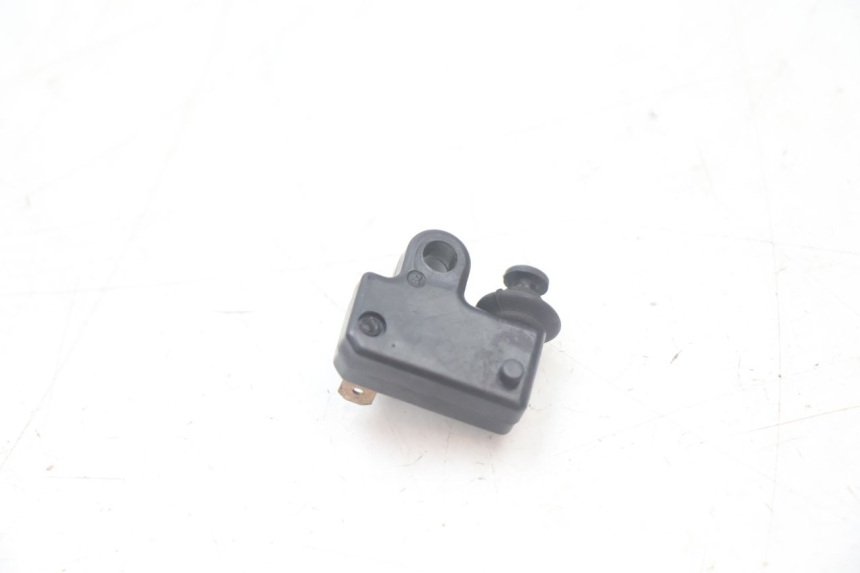 photo de INTERRUPTOR DE LUZ DE FREIO DIREITO YAMAHA XMAX X-MAX 125 (2006 - 2009) - Zoom do estado de desgaste