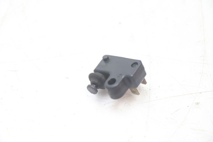 photo de INTERRUPTOR DE LUZ DE FREIO DIREITO YAMAHA XMAX X-MAX 125 (2006 - 2009) - Outro ângulo de visão
