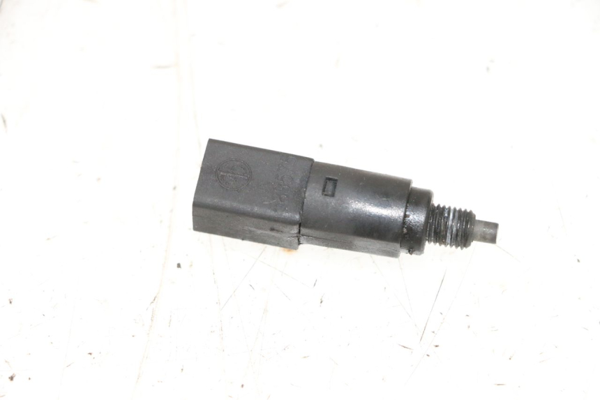 photo de INTERRUPTOR DE LUZ DE FREIO DIREITO PIAGGIO X8 125 (2004 - 2007) - Vista principal