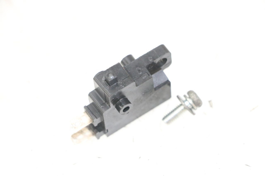 photo de INTERRUPTOR DE LUZ DE FREIO DIREITO YAMAHA XJ6 ABS 600 (2008 - 2016) - Detalhe da peça