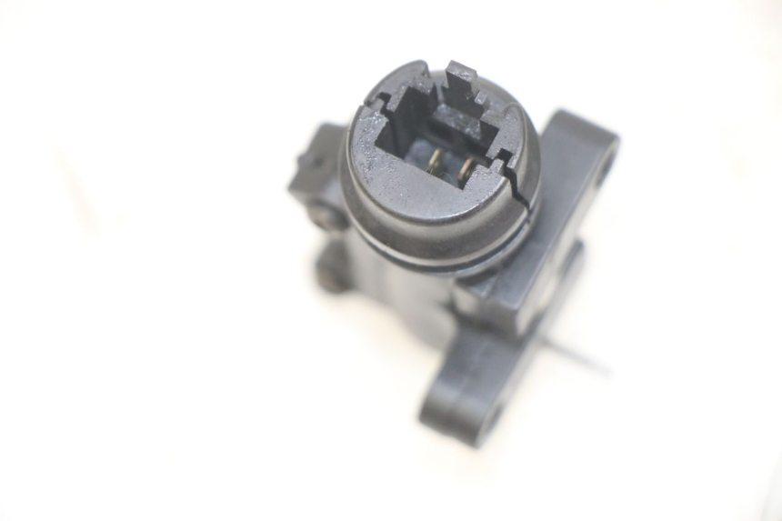 photo de INTERRUPTOR DE LUZ DE FREIO DIREITO YAMAHA XJN DIVERSION 600 (2000 - 2003) - Detalhe da peça