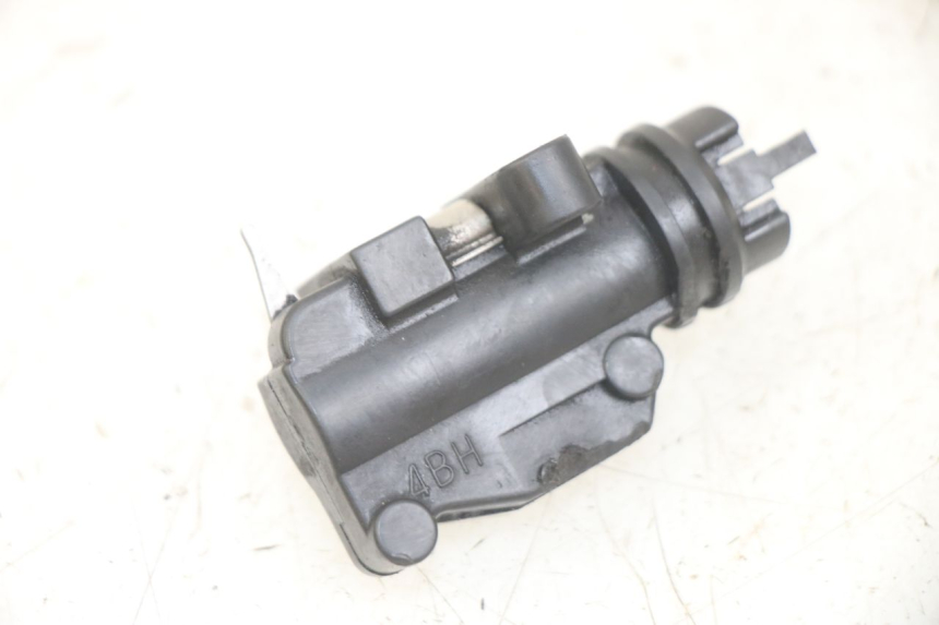 photo de INTERRUPTOR DE LUZ DE FREIO DIREITO YAMAHA XJN DIVERSION 600 (2000 - 2003) - Zoom do estado de desgaste