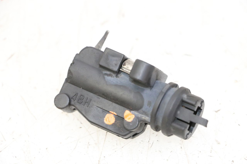 photo de INTERRUPTOR DE LUZ DE FREIO DIREITO YAMAHA XJN DIVERSION 600 (2000 - 2003) - Outro ângulo de visão