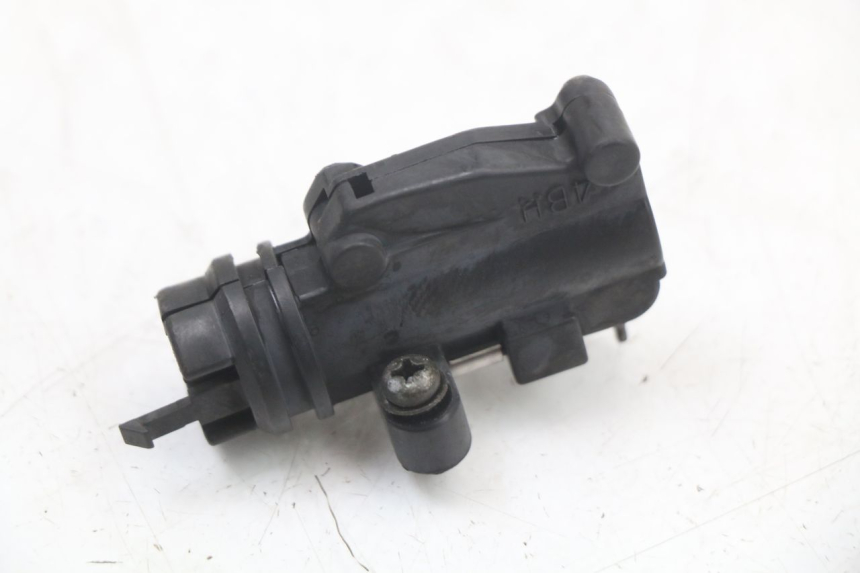 photo de INTERRUPTOR DE LUZ DE FREIO DIREITO YAMAHA XJS DIVERSION 600 (1997 - 1999) - Detalhe da peça