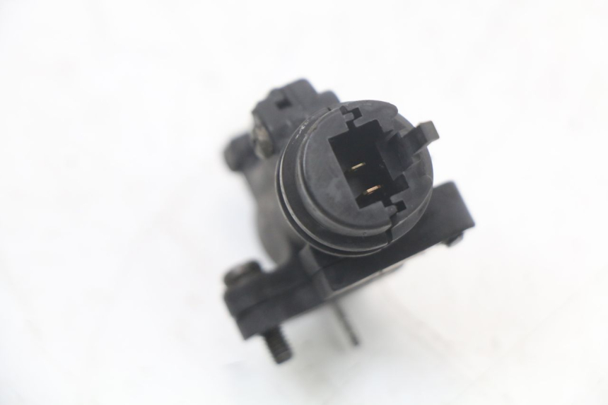 photo de INTERRUPTOR DE LUZ DE FREIO DIREITO YAMAHA XJS DIVERSION 600 (1997 - 1999) - Zoom do estado de desgaste