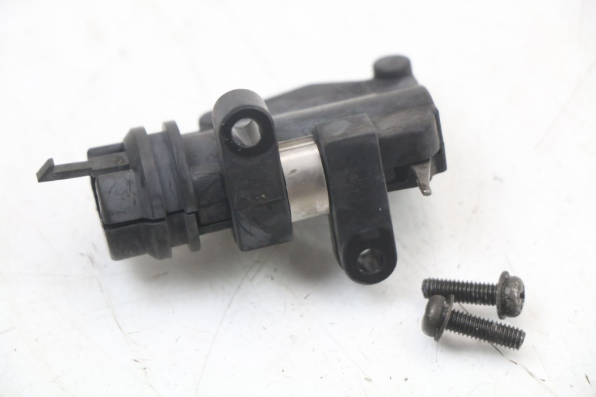 photo de INTERRUPTOR DE LUZ DE FREIO DIREITO YAMAHA XJS DIVERSION 600 (1997 - 1999) - Ampliação técnica