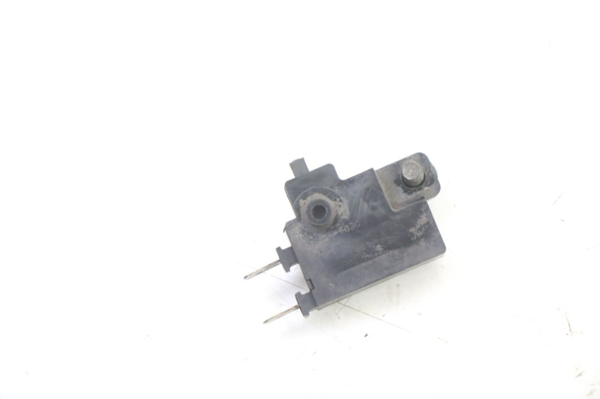 photo de INTERRUPTOR DE LUZ DE FREIO DIREITO HONDA XLV VARADERO 125 (2000 - 2006) - Zoom do estado de desgaste