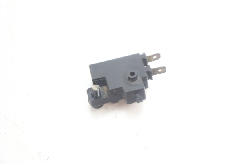 photo de CONTATOR DE LUZ DE FREIO DIREITA HONDA XLV VARADERO 125 (2007 - 2012) - Outro ângulo de visão