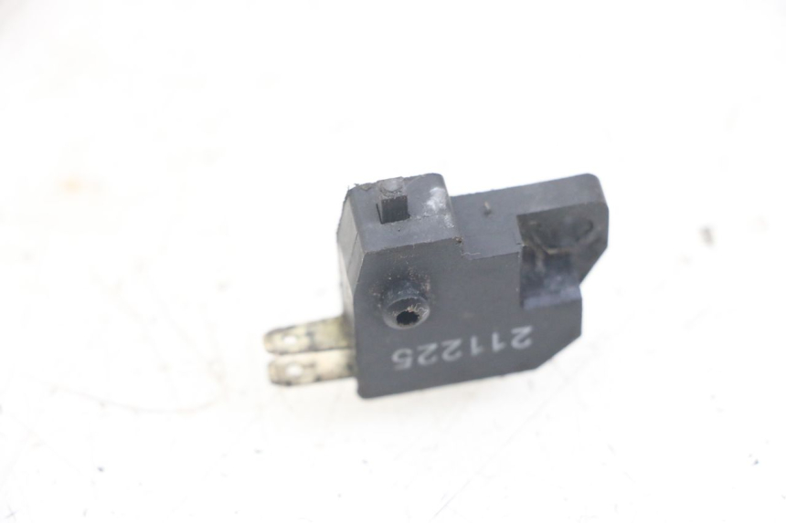 photo de INTERRUPTOR DE LUZ DE FREIO DIREITO FANTIC XM PERFORMANCE 2T 50 (2021 - 2022) - Zoom do estado de desgaste