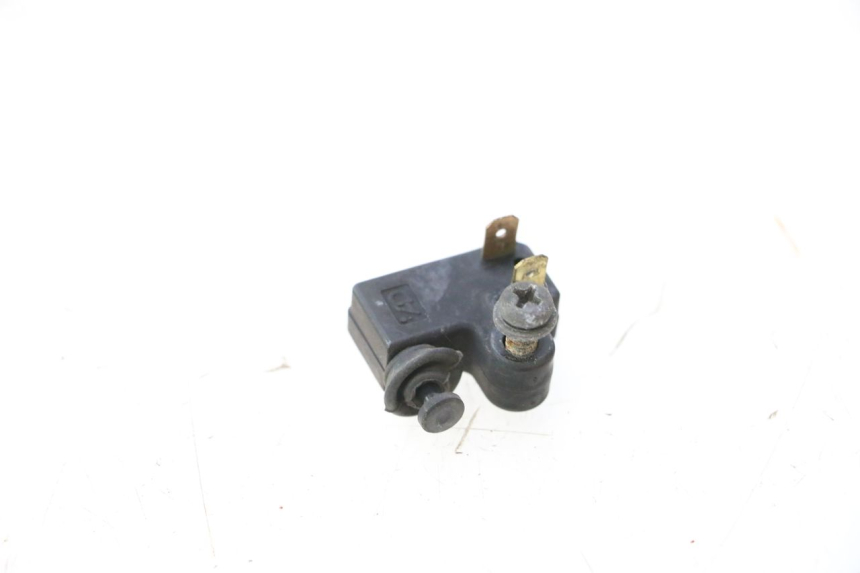 photo de CONTATO DE LUZ DE FREIO DIREITA YAMAHA XP T-MAX ABS 500 (2005 - 2005) - Detalhe da peça