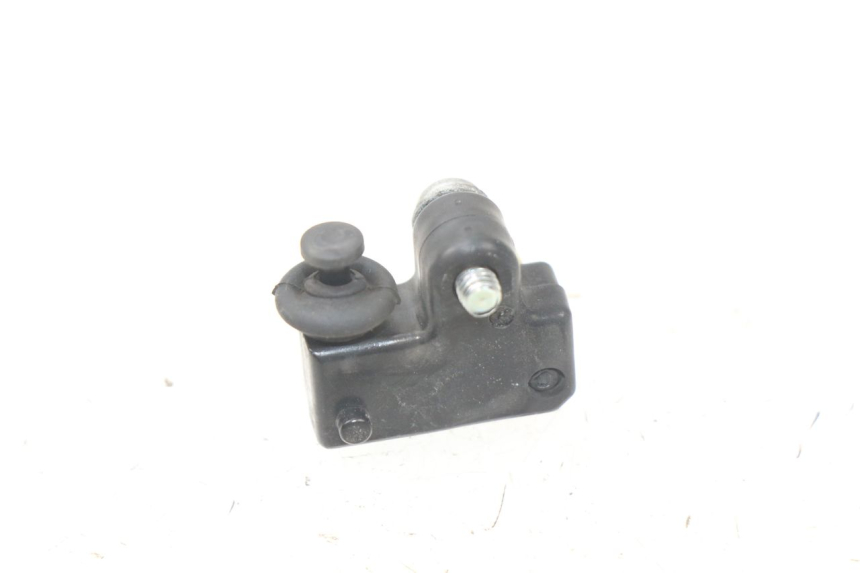 photo de INTERRUPTOR DE LUZ DE FREIO DIREITO YAMAHA XP T-MAX TMAX 500 (2008 - 2012) - Zoom do estado de desgaste