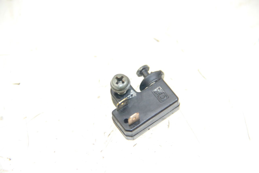 photo de INTERRUPTOR DE LUZ DE FREIO DIREITO YAMAHA XP T-MAX TMAX 500 (2004 - 2007) - Vista principal