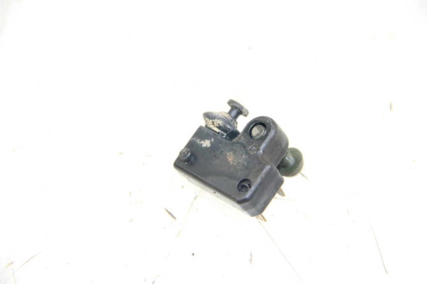 photo de INTERRUPTOR DE LUZ DE FREIO DIREITO YAMAHA XP T-MAX TMAX 500 (2004 - 2007) - Detalhe da peça
