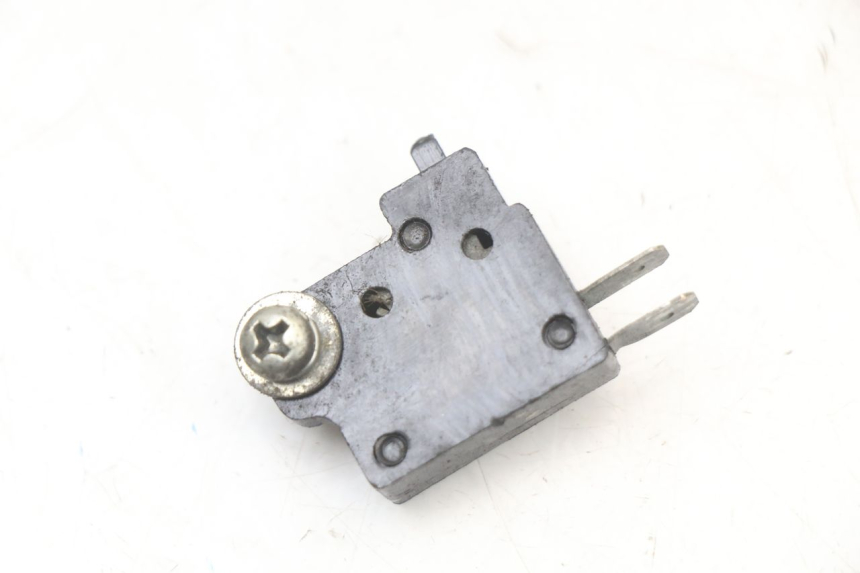 photo de INTERRUPTOR DE LUZ DE FREIO DIREITO HYOSUNG XRX 125 (2000 - 2008) - Vista principal