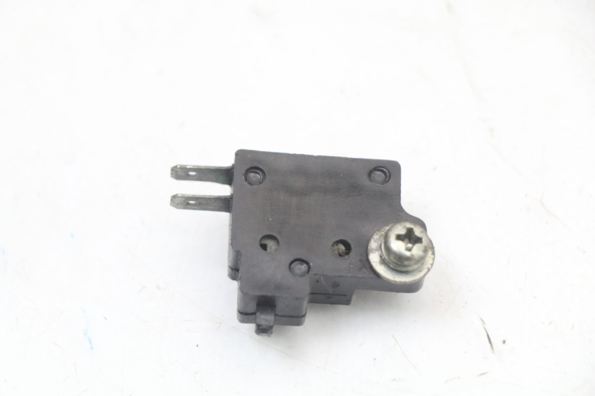 photo de INTERRUPTOR DE LUZ DE FREIO DIREITO HYOSUNG XRX 125 (2000 - 2008) - Detalhe da peça