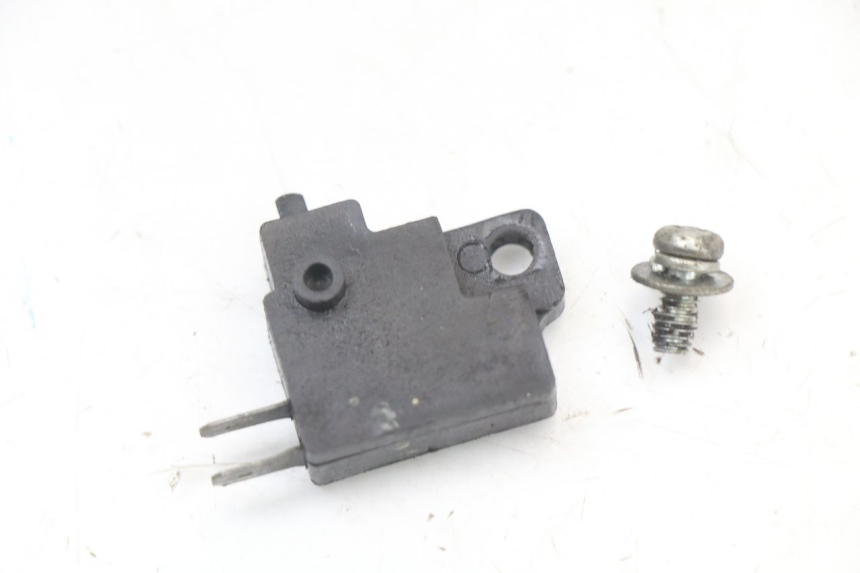 photo de INTERRUPTOR DE LUZ DE FREIO DIREITO HYOSUNG XRX 125 (2000 - 2008) - Zoom do estado de desgaste