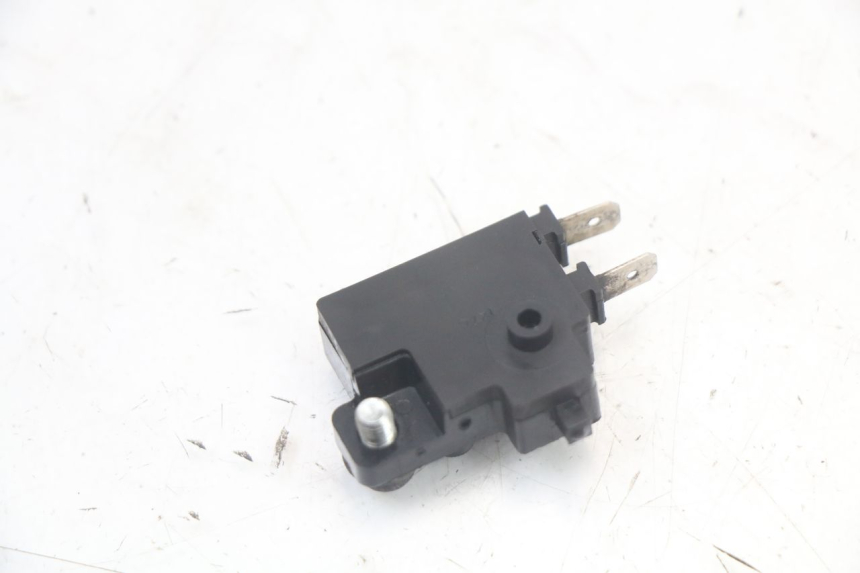 photo de INTERRUPTOR DE LUZ DE FREIO DIREITO YAMAHA FZ1 FAZER 1000 (2007 - 2009) - Outro ângulo de visão