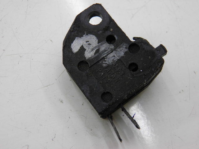 photo de INTERRUPTOR DE LUZ DE FREIO DIREITO YAMAHA FZS FAZER 600 (1998 - 2001) - Vista principal