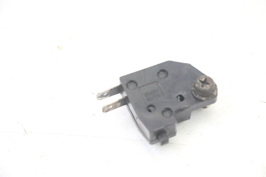 photo de INTERRUPTOR DE LUZ DE FREIO DIREITO YAMAHA FZS FAZER 600 (2001 - 2003) - Detalhe da peça