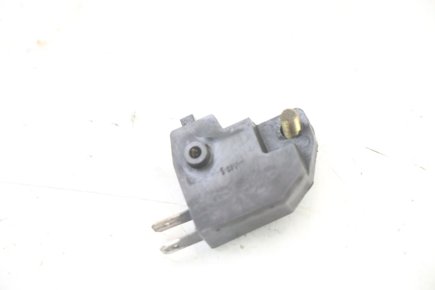 photo de INTERRUPTOR DE LUZ DE FREIO DIREITO YAMAHA FZS FAZER 600 (2001 - 2003) - Zoom do estado de desgaste