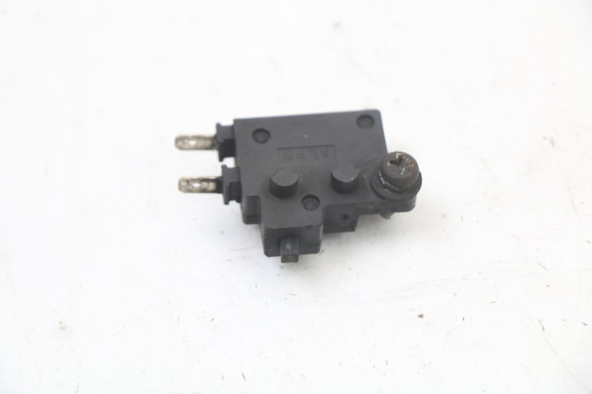 photo de INTERRUPTOR DE LUZ DE FREIO DIREITO YAMAHA XJ6 ABS 600 (2008 - 2016) - Detalhe da peça