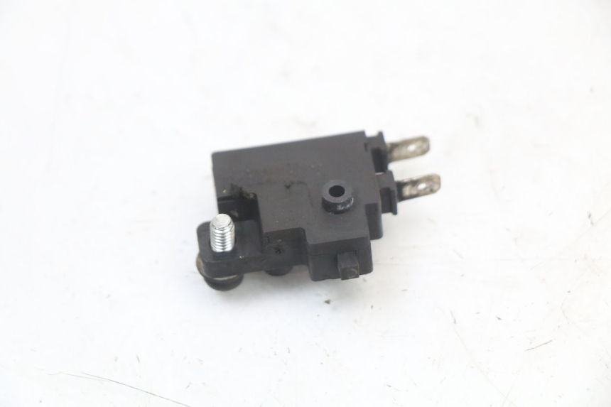 photo de INTERRUPTOR DE LUZ DE FREIO DIREITO YAMAHA XJ6 ABS 600 (2008 - 2016) - Outro ângulo de visão