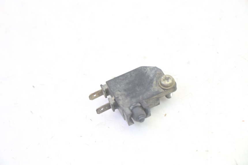 photo de INTERRUPTOR DE LUZ DE FREIO DIREITO YAMAHA YFM GRIZZLY 550 (2008 - 2015) - Detalhe da peça