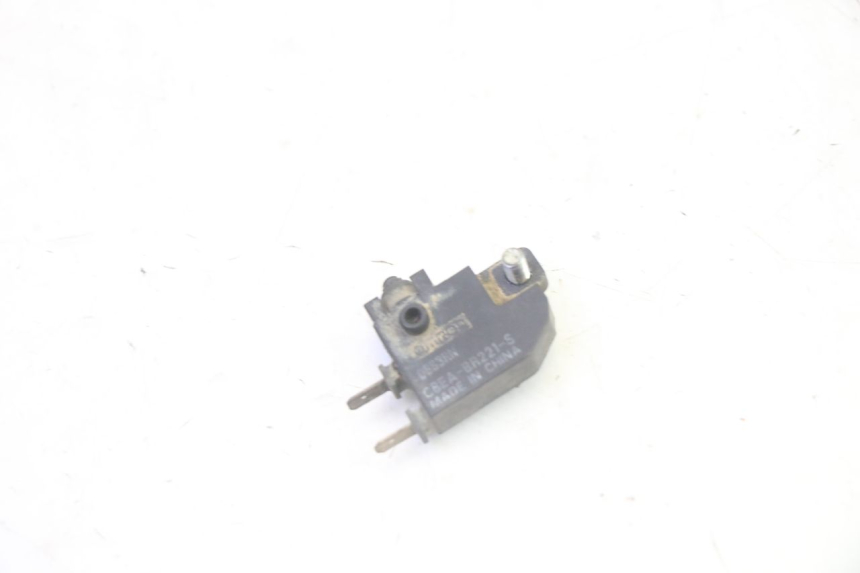 photo de INTERRUPTOR DE LUZ DE FREIO DIREITO YAMAHA YFM GRIZZLY 550 (2008 - 2015) - Zoom do estado de desgaste