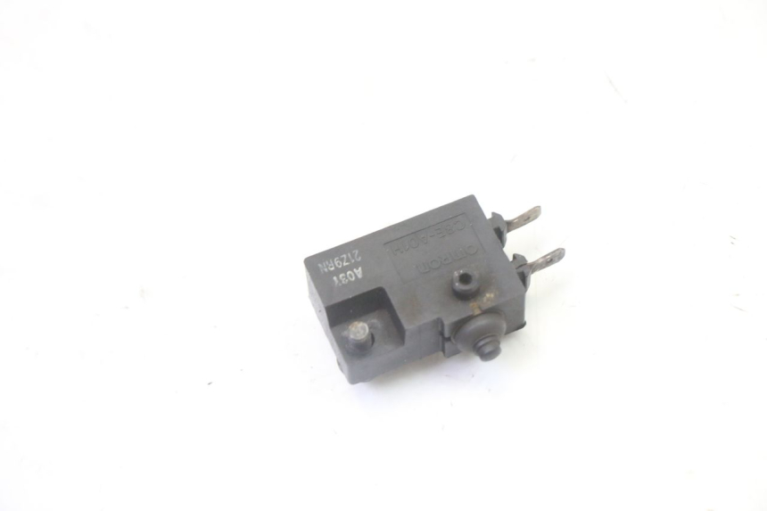 photo de INTERRUPTOR DE LUZ DE FREIO DIREITO YAMAHA YFM R RAPTOR 250 (2008 - 2014) - Detalhe da peça