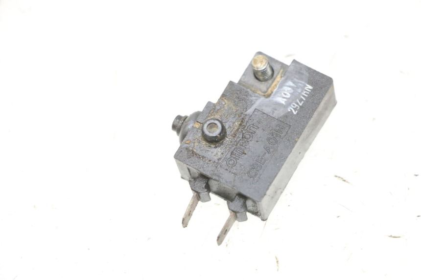photo de INTERRUPTOR DE LUZ DE FREIO DIREITO YAMAHA YFM R RAPTOR 250 (2008 - 2014) - Detalhe da peça