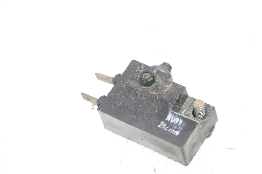 photo de INTERRUPTOR DE LUZ DE FREIO DIREITO YAMAHA YFM R RAPTOR 250 (2008 - 2014) - Zoom do estado de desgaste